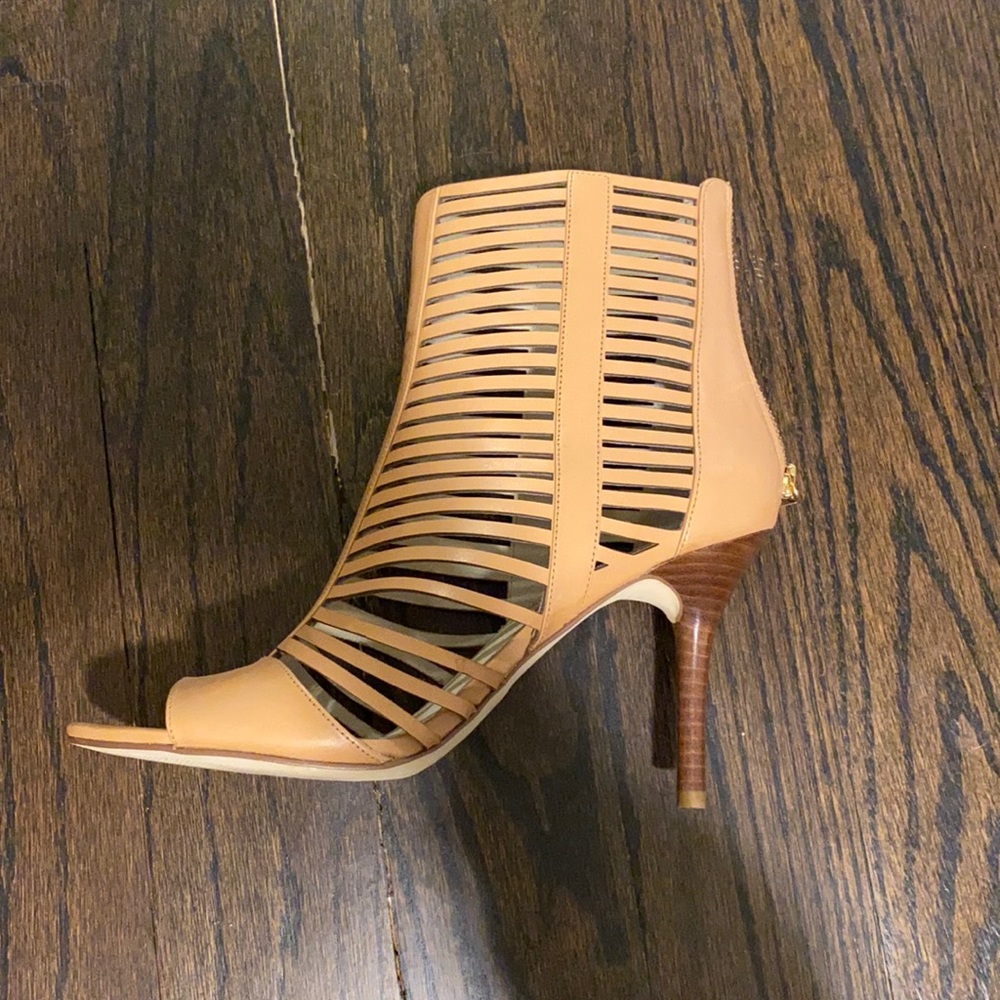 Tan fashionable heels